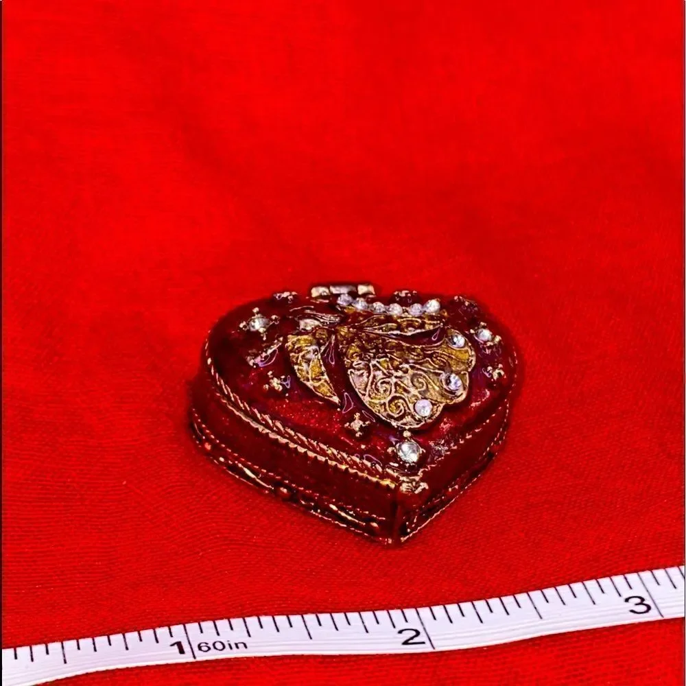 Gorgeous heart shaped trinket box by Monet w/gold inlay and multiple sm diamonds